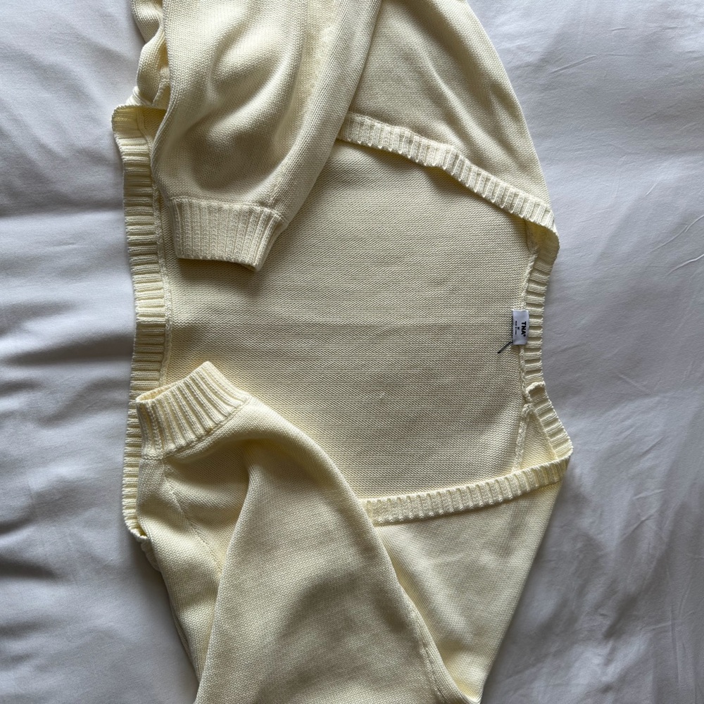 Cropped cardiganSweater